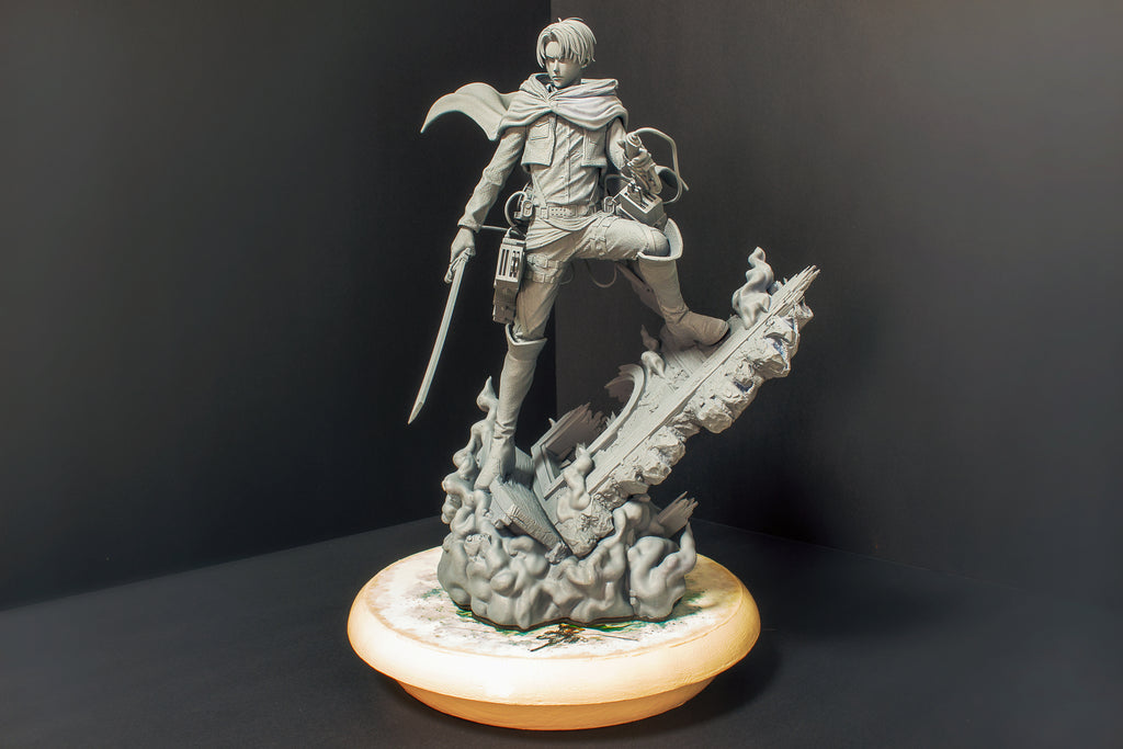 Figura coleccionable de anime de Levi Ackerman de Attack on Titan, escala 1/9 y con expositor.