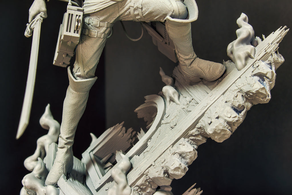 Figura coleccionable de anime de Levi Ackerman de Attack on Titan, escala 1/9 y con expositor.