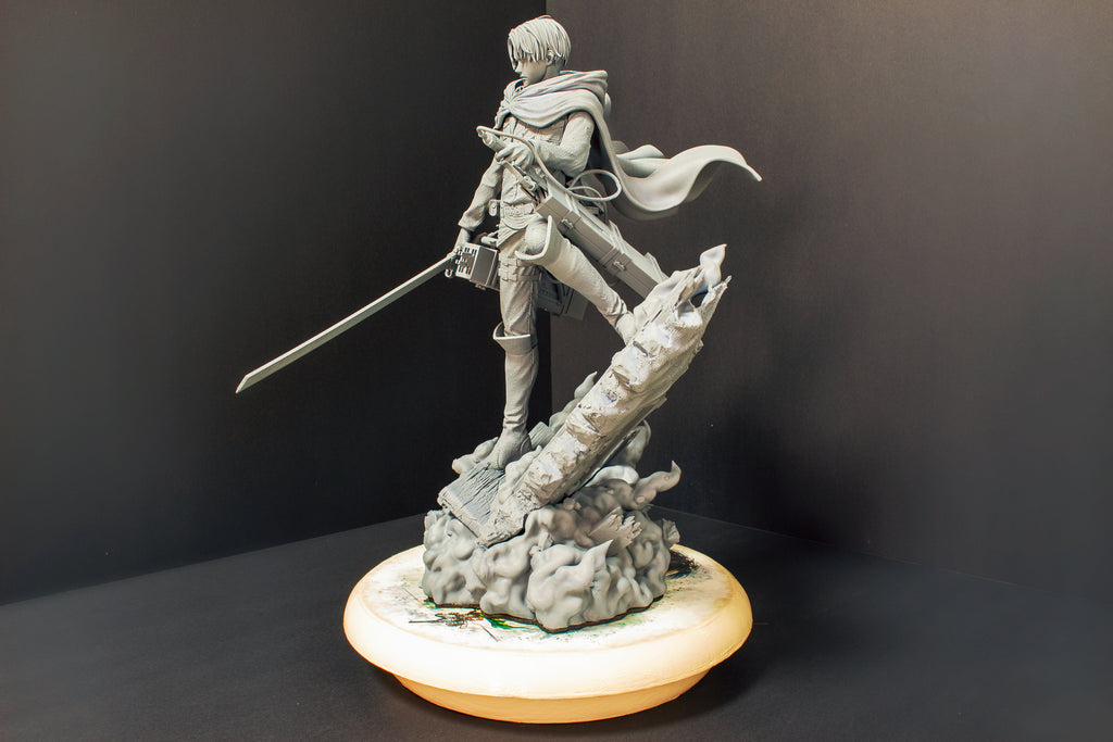 Figura coleccionable de anime de Levi Ackerman de Attack on Titan, escala 1/9 y con expositor.