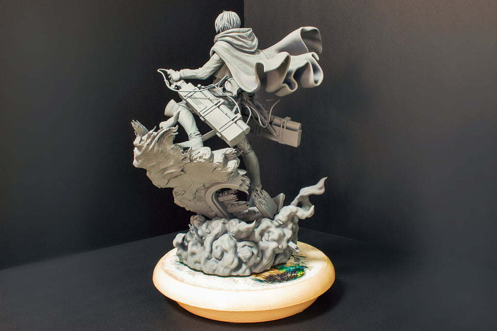 Figura coleccionable de anime de Levi Ackerman de Attack on Titan, escala 1/9 y con expositor.